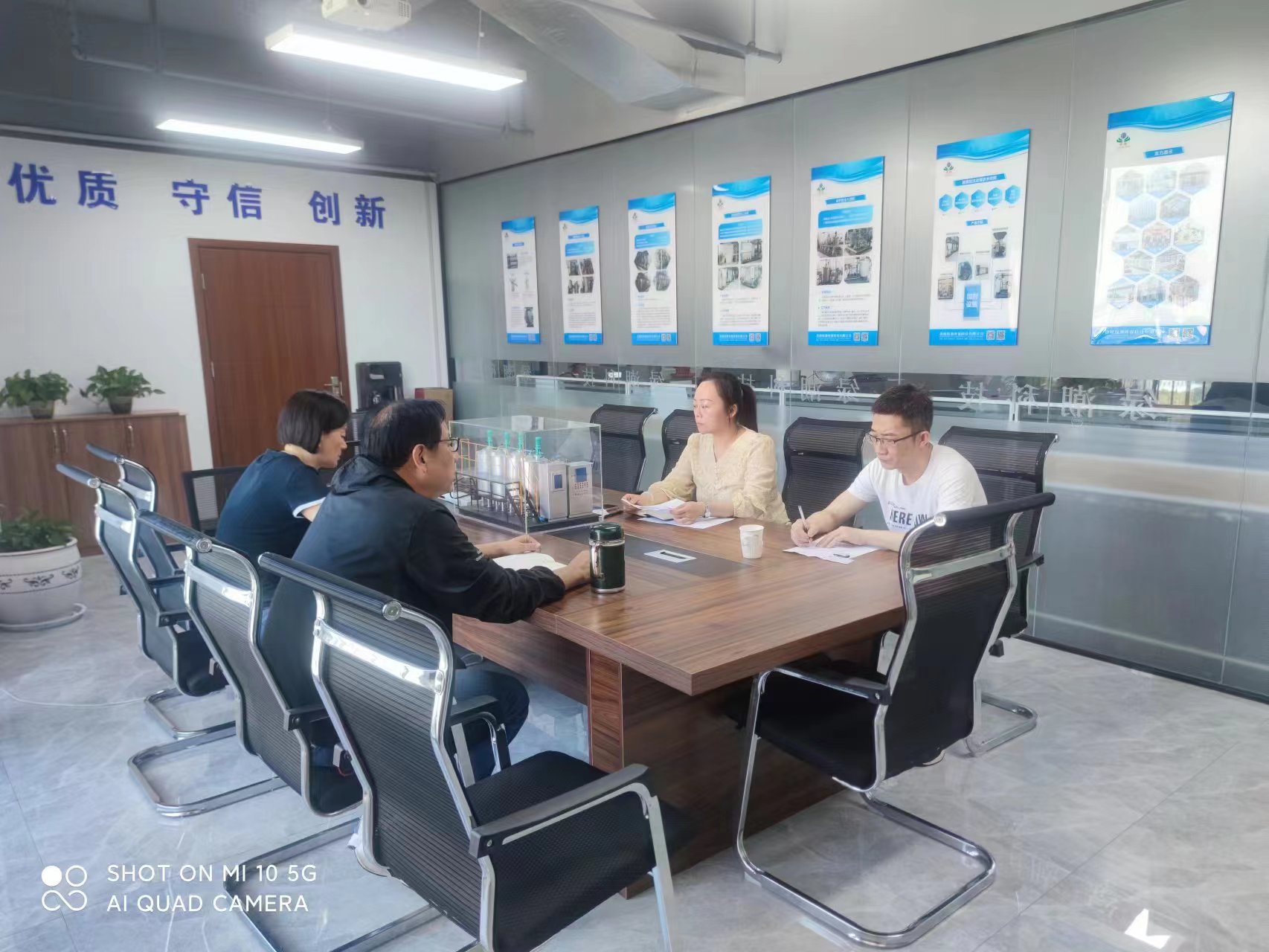 洛陽(yáng)綠潮接待高新區(qū)經(jīng)濟(jì)運(yùn)行部領(lǐng)導(dǎo)走訪(fǎng)